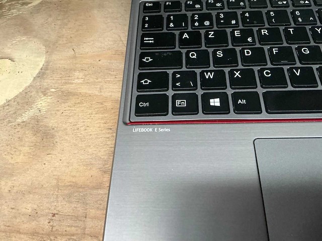 Fujitsu lifebook e series laptop - afbeelding 4 van  6