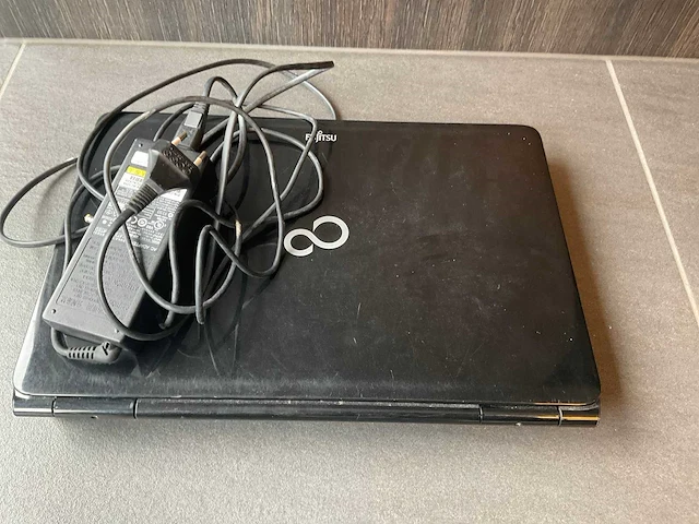 Fujitsu lifebook laptop - afbeelding 1 van  7
