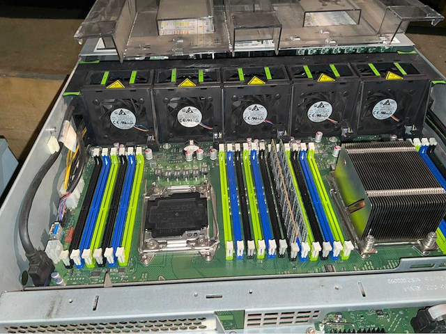 Fujitsu primergy rx2540 m1 rack server - afbeelding 7 van  7