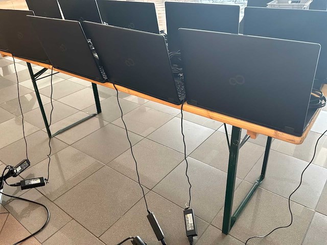 Fujitsu-siemens - 2019 - lifebook e558 - pak 2 van 10 laptops met accessoires - afbeelding 7 van  15