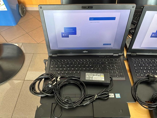 Fujitsu-siemens - 2019 - lifebook e558 - pak 2 van 10 laptops met accessoires - afbeelding 12 van  15
