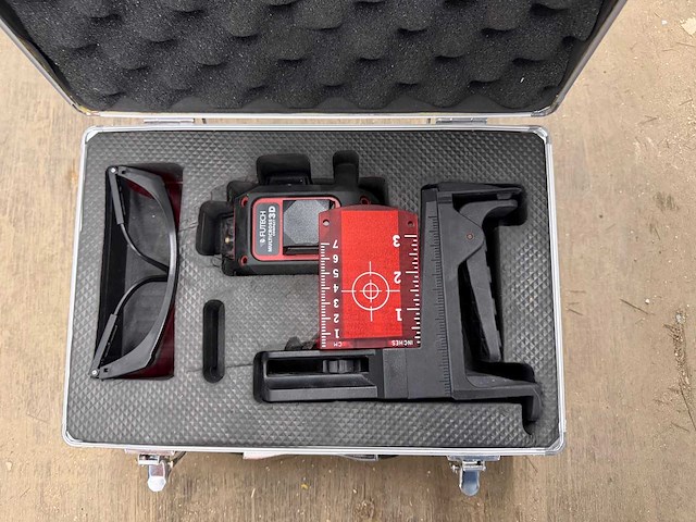 Futech laserliner met bril - afbeelding 1 van  5