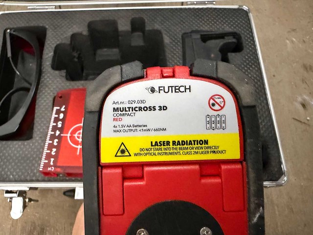 Futech laserliner met bril - afbeelding 2 van  5