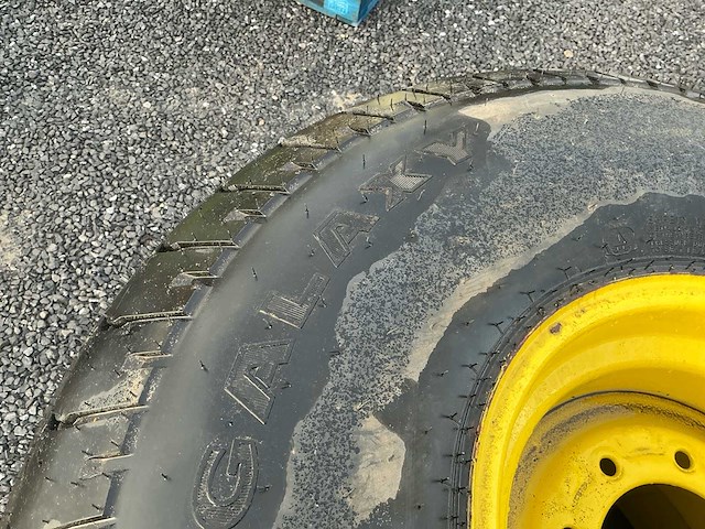 Galaxy turf special 22,5ll x 16,1 band, wiel en velg (2x) - afbeelding 2 van  6