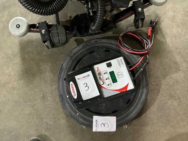 Gansow ct40 vloerreiniger met 2 x 12v batterijen en oplader. - afbeelding 3 van  4