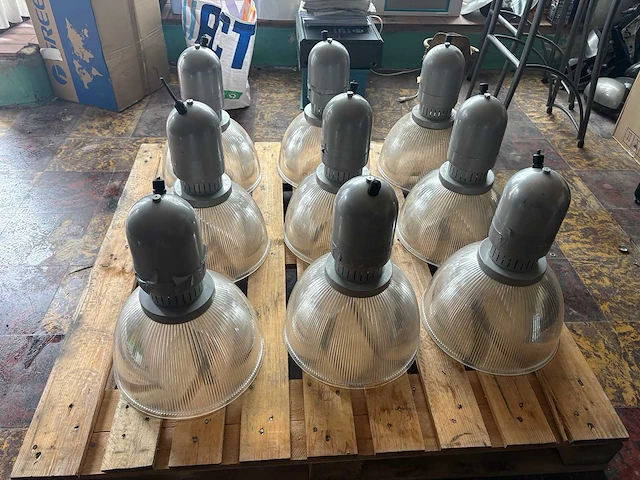Garage lampen - various garage inventory (9x) - afbeelding 1 van  4