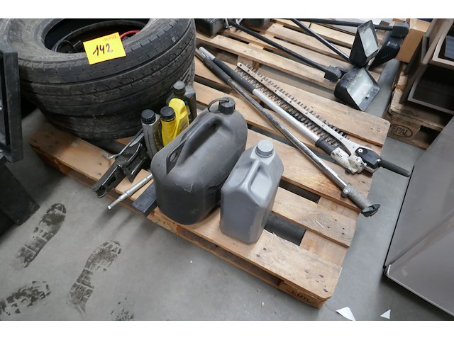 Garage materiaal + opzetstuk voor heggenschaar - afbeelding 1 van  6