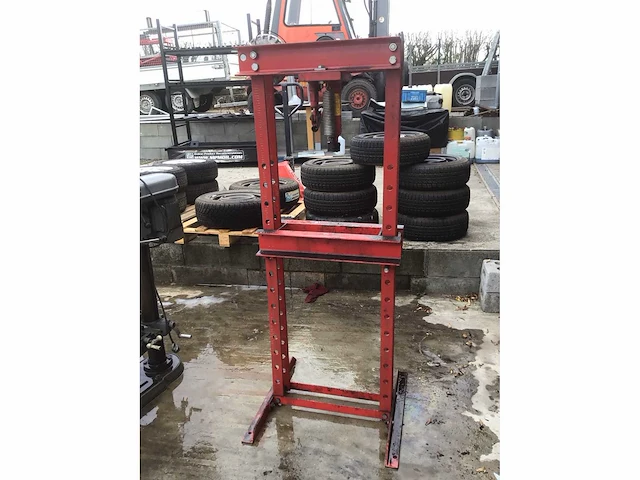 Garage press - afbeelding 1 van  4