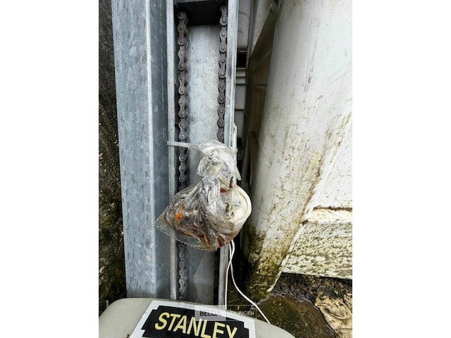 Garagepoortopener met rails - afbeelding 3 van  4