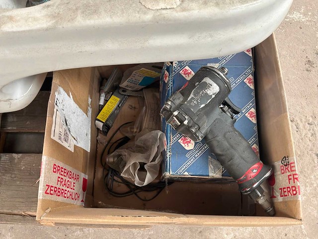 Garageproducten, lasonderdelen, slagmoersleutel, … - afbeelding 6 van  7