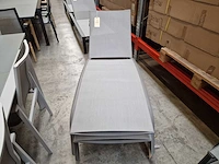 Garden prestige - alu ligbed louise warmgrijs mat - textilene lichtgrijs - afbeelding 1 van  4