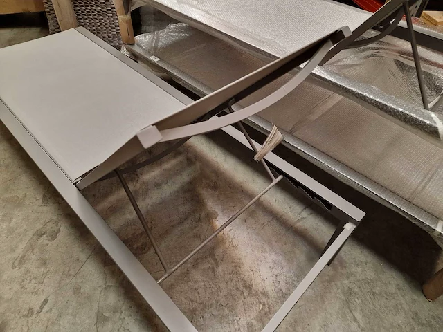 Garden prestige - alu ligbed valdes warmgrijs mat - textilene lichtgrijs - afbeelding 4 van  8