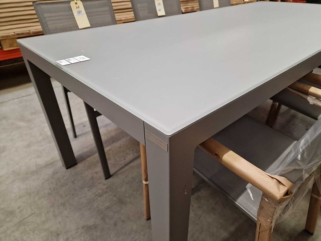Garden prestige - alu tuintafel cleopatra warm grijs mat 220 x 100cm + lichtgrijs glas - afbeelding 4 van  4