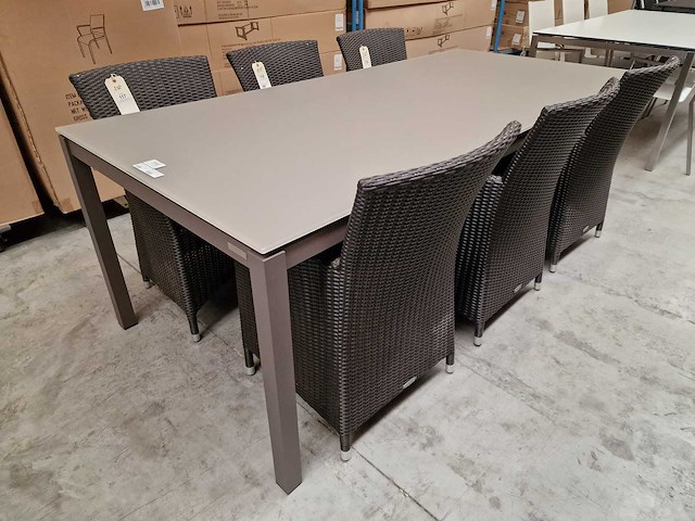 Garden prestige - alu tuintafel juma taupe grijs 220 x 100cm + taupe glas - afbeelding 1 van  4