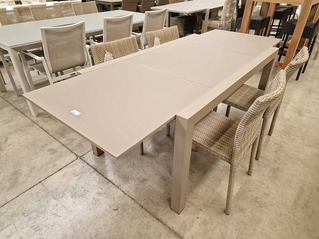 Garden prestige - alu tuintafel uitschuif lissabon champagne mat - afbeelding 1 van  9