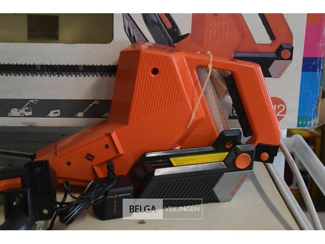 Gardena heggenschaar op accu en 1 accu stofzuiger - afbeelding 2 van  7