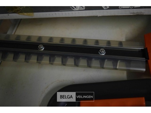 Gardena heggenschaar op accu en 1 accu stofzuiger - afbeelding 6 van  6