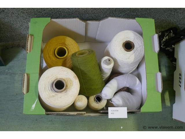 Garen op bobijn enz - afbeelding 1 van  1