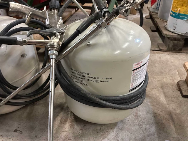 Gas flessen diverse bouwmaterialen - afbeelding 2 van  2