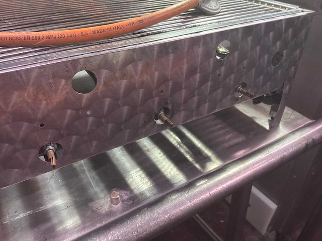 Gasbarbecue - afbeelding 4 van  4