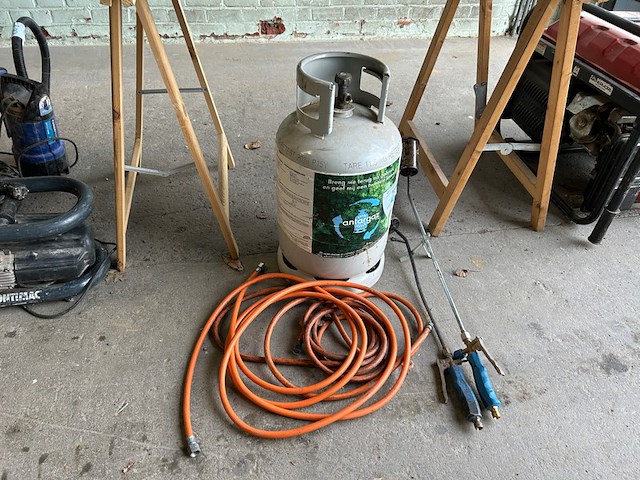 Gasfles, kabel en 2 branders - afbeelding 1 van  6