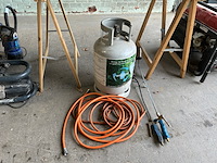 Gasfles, kabel en 2 branders - afbeelding 1 van  6