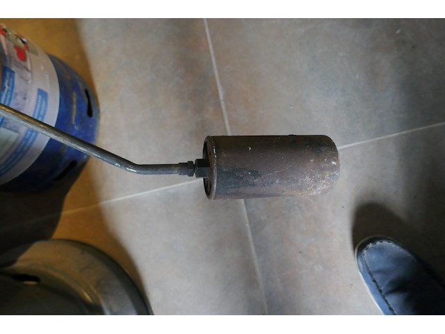 Gasfles met brander en gasslang - afbeelding 3 van  3