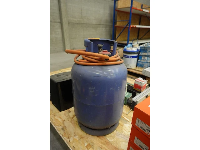 Gasfles petroliumgas - afbeelding 1 van  3