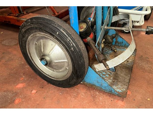 Gasfleskar met slangen - afbeelding 2 van  3