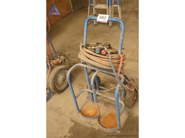 Gasfleswagen - met slangen en drukregelaar - afbeelding 1 van  2