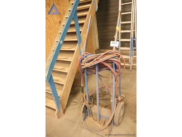 Gasfleswagen - met slangen en drukregelaar - afbeelding 1 van  2