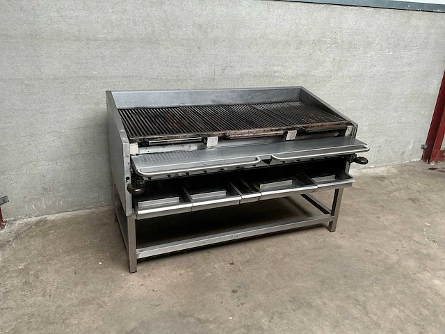 Gasgestookte grill - afbeelding 1 van  5