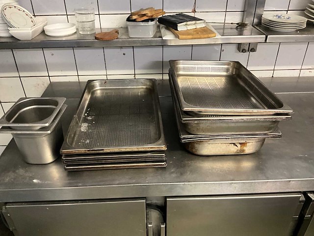Gastronormbak en schaal (17x) - afbeelding 1 van  10