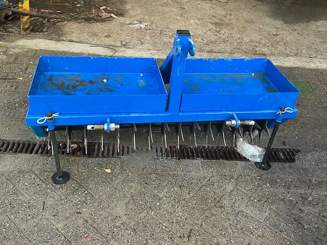 Gazon prikker voor tractor - afbeelding 1 van  4