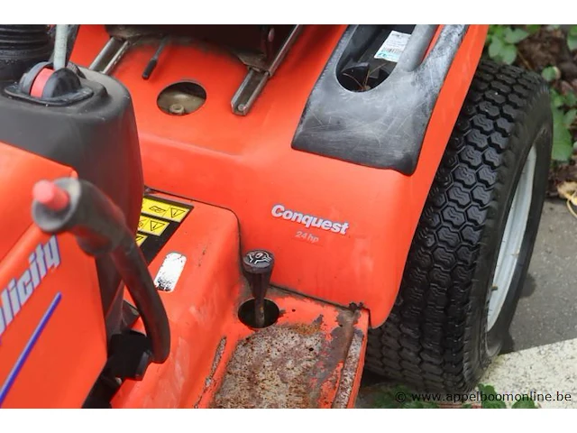 Gazontrekker simplicity conquest, 24hp, werking niet gekend, mogelijks batterij plat - afbeelding 2 van  3