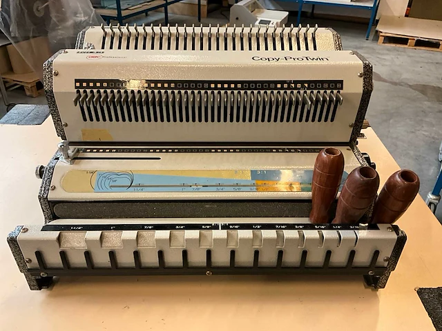 Gbc copy-protwin bindmachine - afbeelding 1 van  9