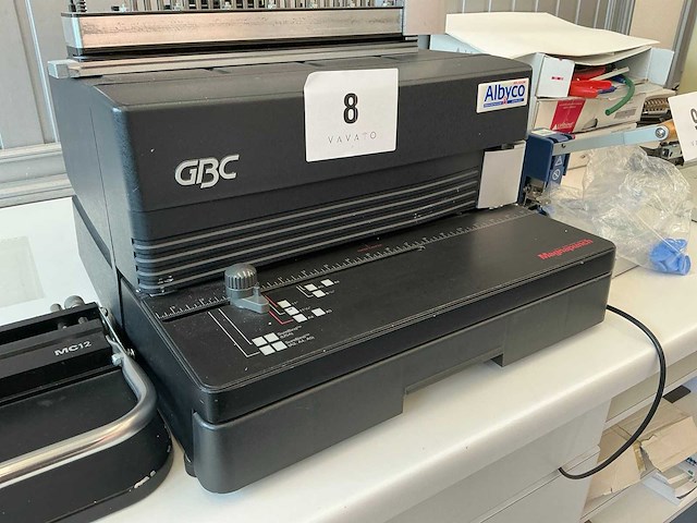 Gbc magnapunch pons machine - afbeelding 1 van  1
