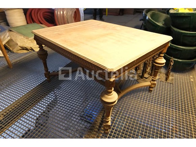 Gebeeldhouwde houten tafel - afbeelding 1 van  7