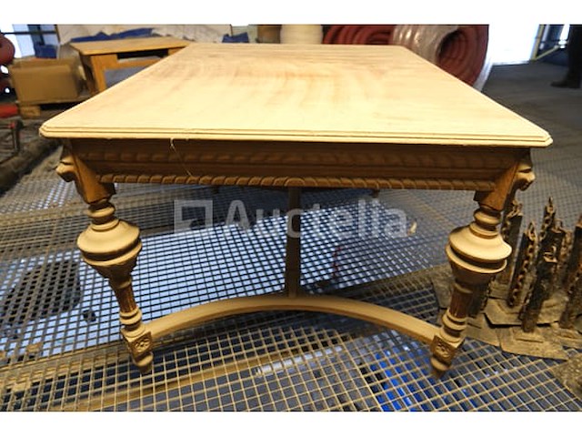Gebeeldhouwde houten tafel - afbeelding 5 van  7
