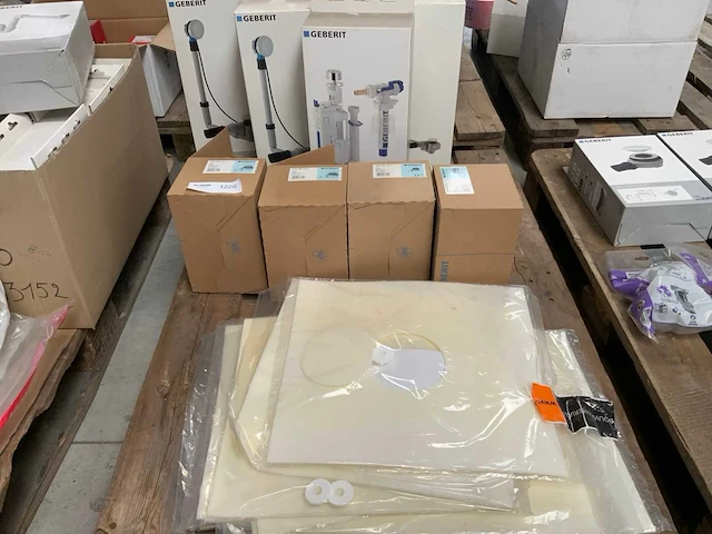 Geberit partij installatiemateriaal sanitair - afbeelding 1 van  6