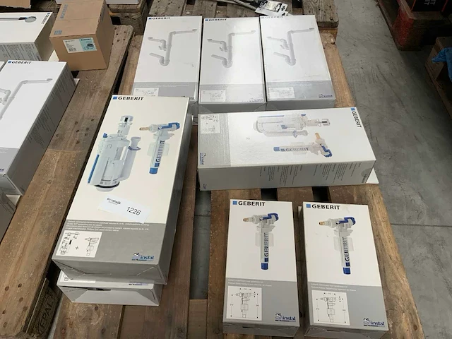 Geberit partij installatiemateriaal sanitair - afbeelding 1 van  5