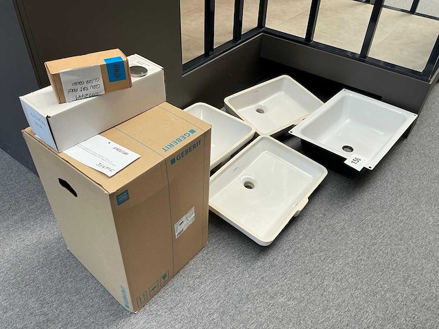 Geberit selnova rimfree toilet en 4x spoelbak duravit - afbeelding 1 van  3