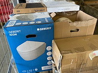 Geberit toilet (4x) + diverse badkamer accessoires - afbeelding 1 van  10