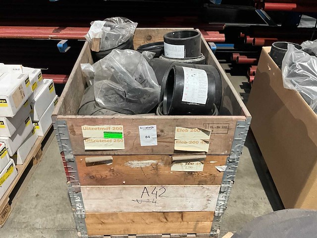 Geberit-wavin-akatherm partij moffen en koppelstukken - afbeelding 1 van  5