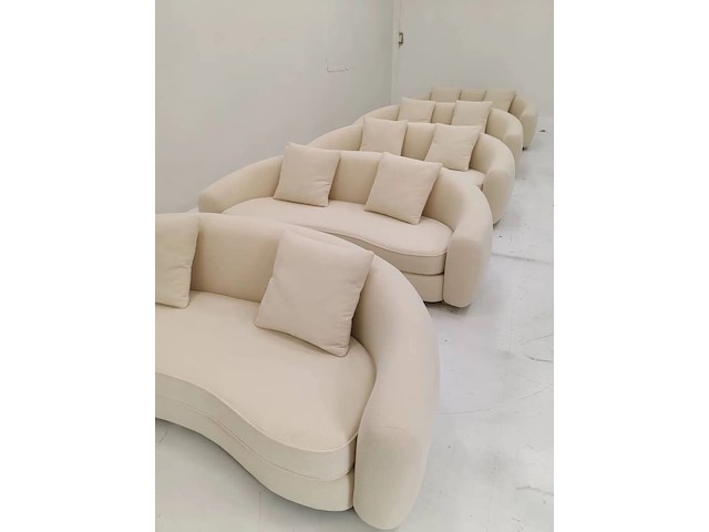 Gebogen beige teddy sofa 230cm - afbeelding 1 van  3