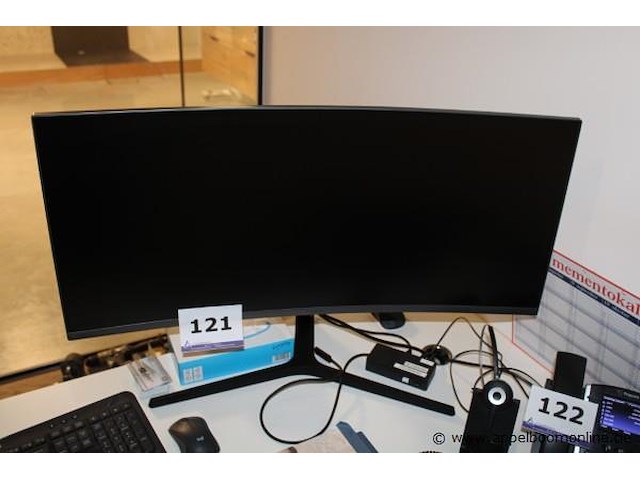 Gebogen computerscherm samsung toetsenbord muis - logitech - afbeelding 1 van  2