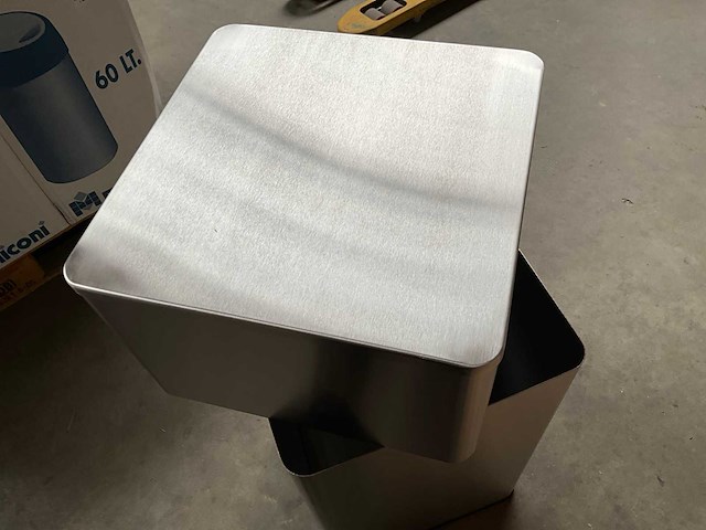 Geborsteld rvs prullenbak +/- 41 x 41 x 87,5 cm - afbeelding 5 van  7
