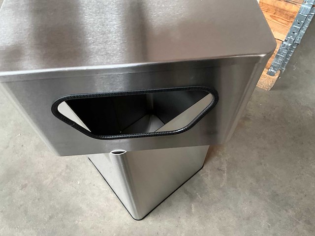 Geborsteld rvs prullenbak +/- 41 x 41 x 87,5 cm - afbeelding 6 van  7