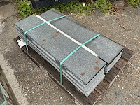 Gebouchardeerd natuursteen boordstenen ca. 9lm - afbeelding 1 van  3