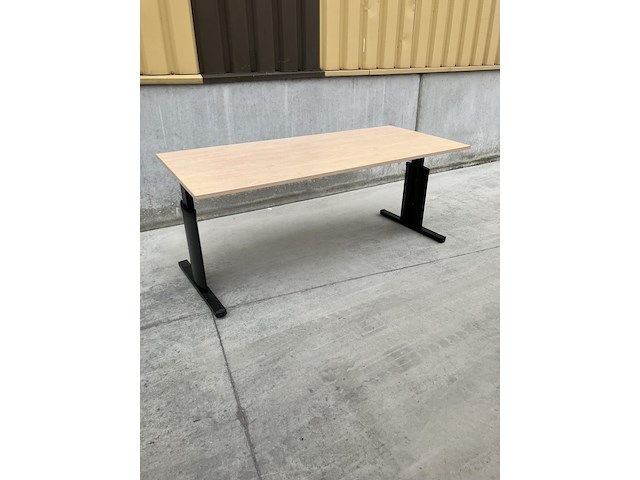 Gebruikte bureautafel - afbeelding 1 van  1